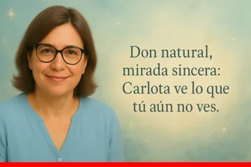 Vidente Carlota Ortiz con fondo celestial y mensaje inspirador sobre su don natural